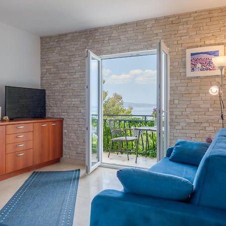 Apartmani Mirta Omis A Экстерьер фото