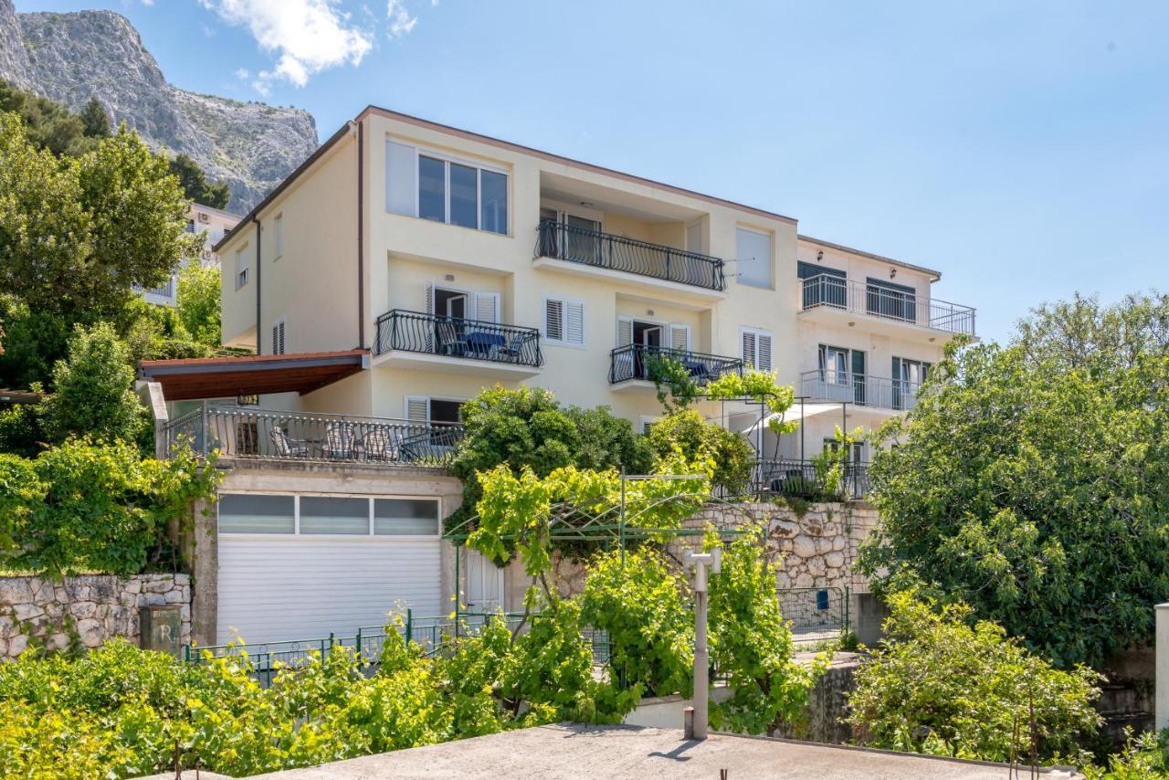 Apartmani Mirta Omis A Экстерьер фото