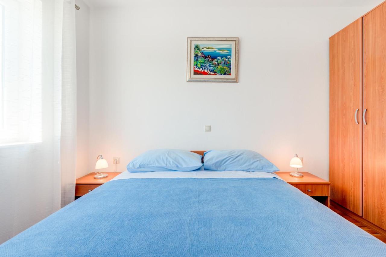 Apartmani Mirta Omis A Экстерьер фото