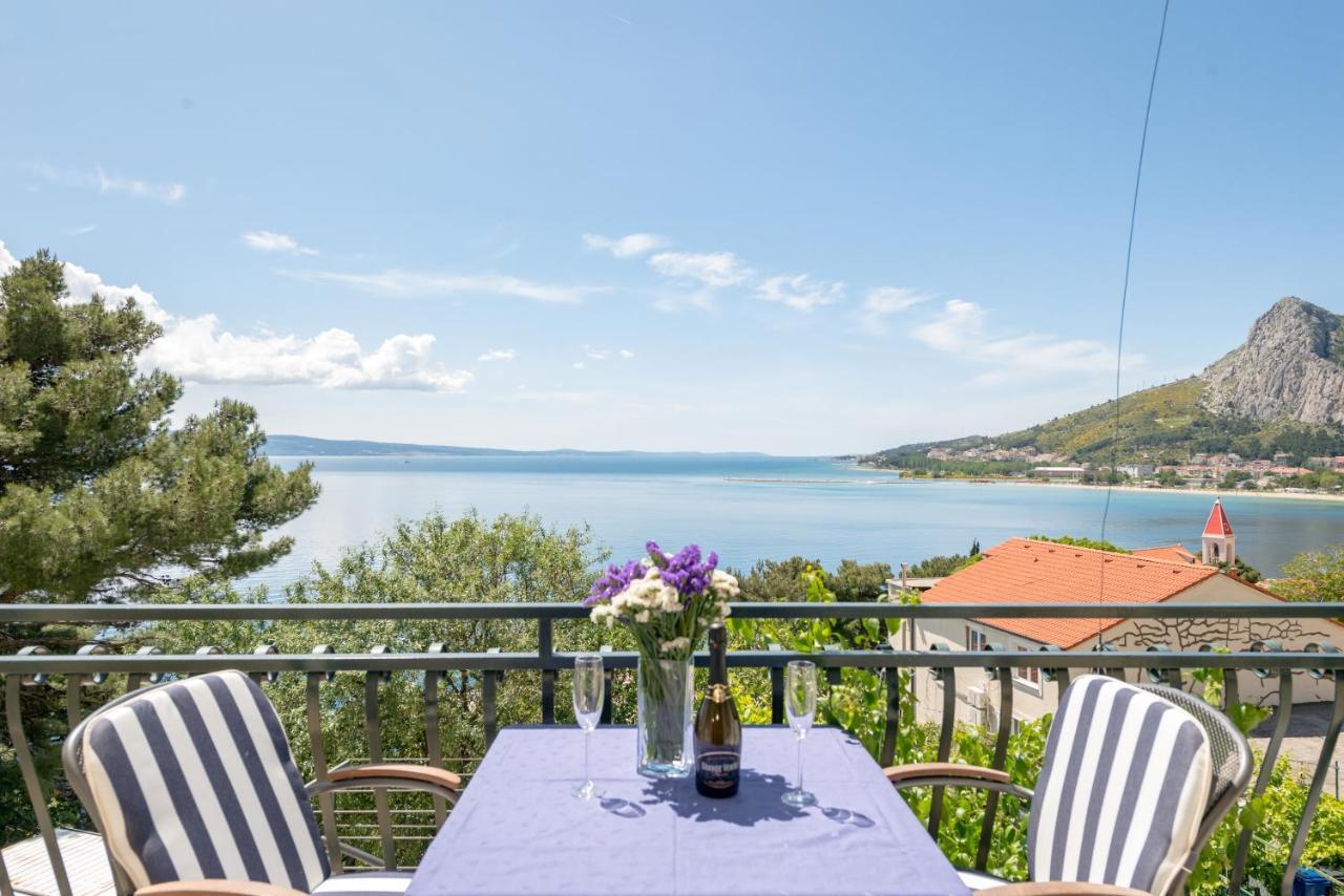Apartmani Mirta Omis A Экстерьер фото