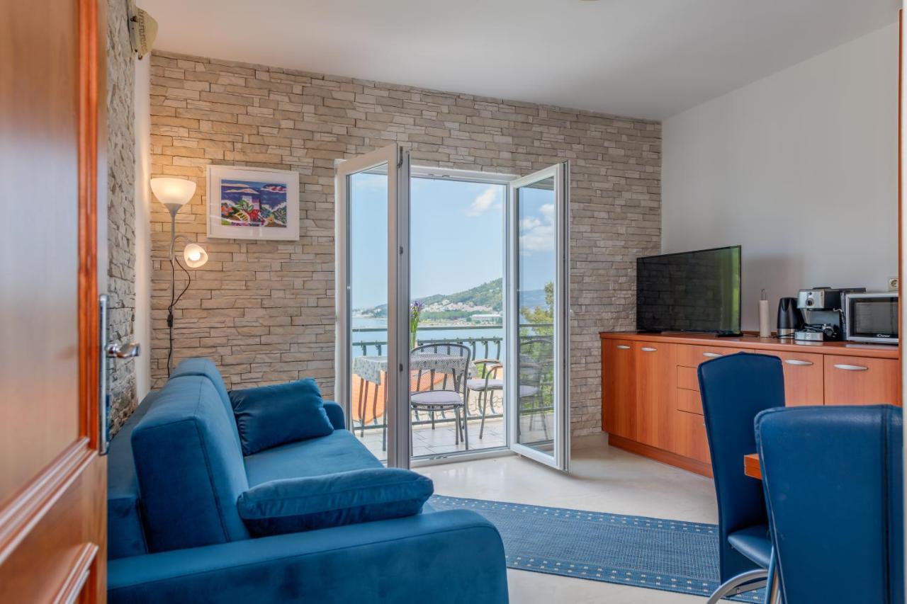 Apartmani Mirta Omis A Экстерьер фото